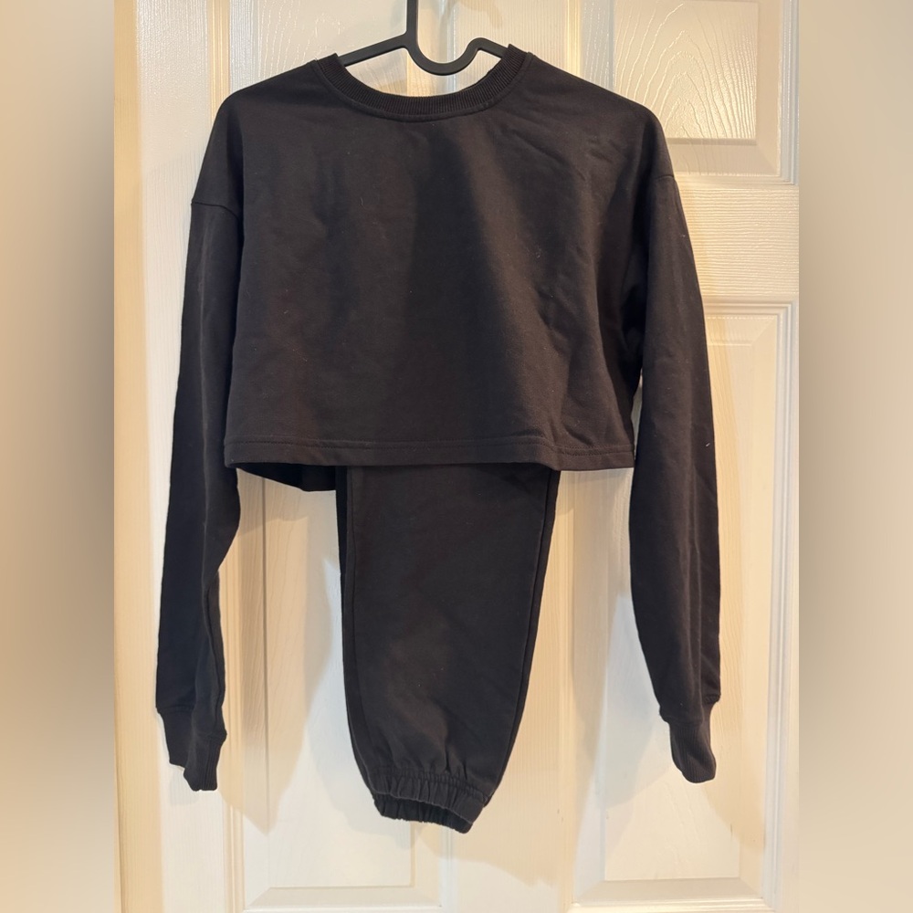 Missguided Petite Black Cropped Sweatshirt & Jogger Set – US 0